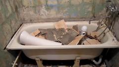 Как НЕ надо делать укладку плитки при ремонте в ванной. Укладка плитки на плитку и окрашенные стены