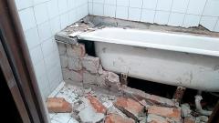Ужасы ремонта при демонтаже старого барахла в ванной комнате перед укладкой плитки