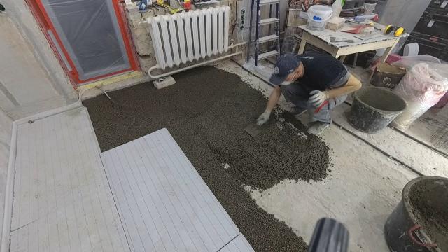 Как сделать легкую цементную стяжку в старом доме - LALAMASTER.RU